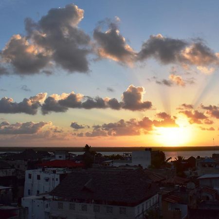 Jambohouse Lamu Bed & Breakfast ภายนอก รูปภาพ