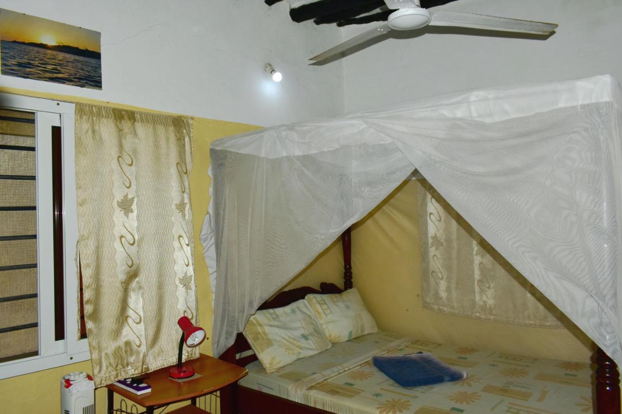 Jambohouse Lamu Bed & Breakfast ภายนอก รูปภาพ