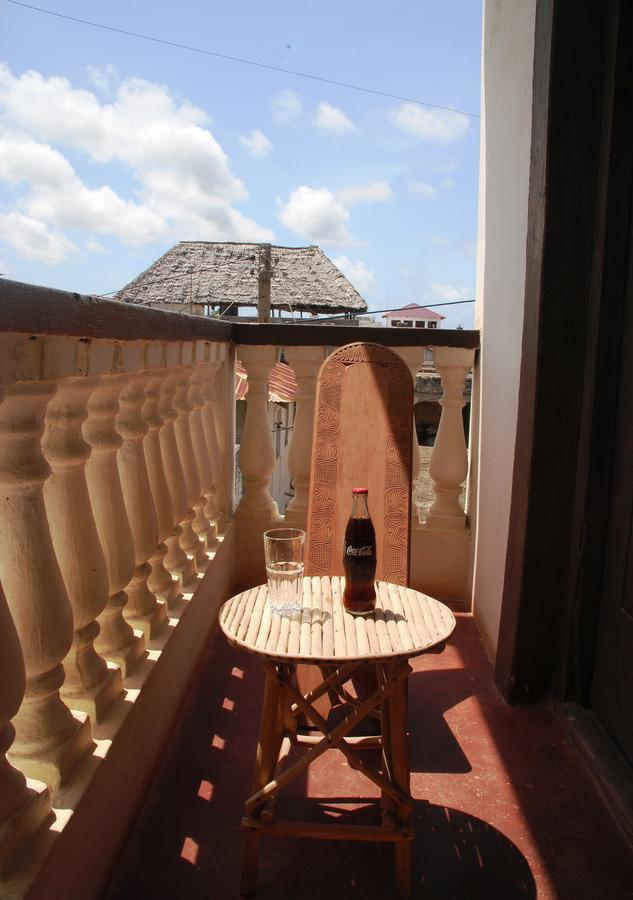Jambohouse Lamu Bed & Breakfast ภายนอก รูปภาพ