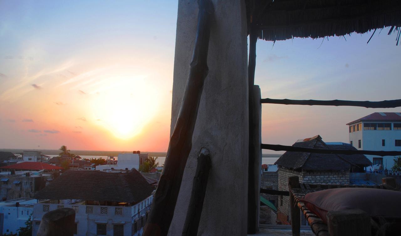 Jambohouse Lamu Bed & Breakfast ภายนอก รูปภาพ